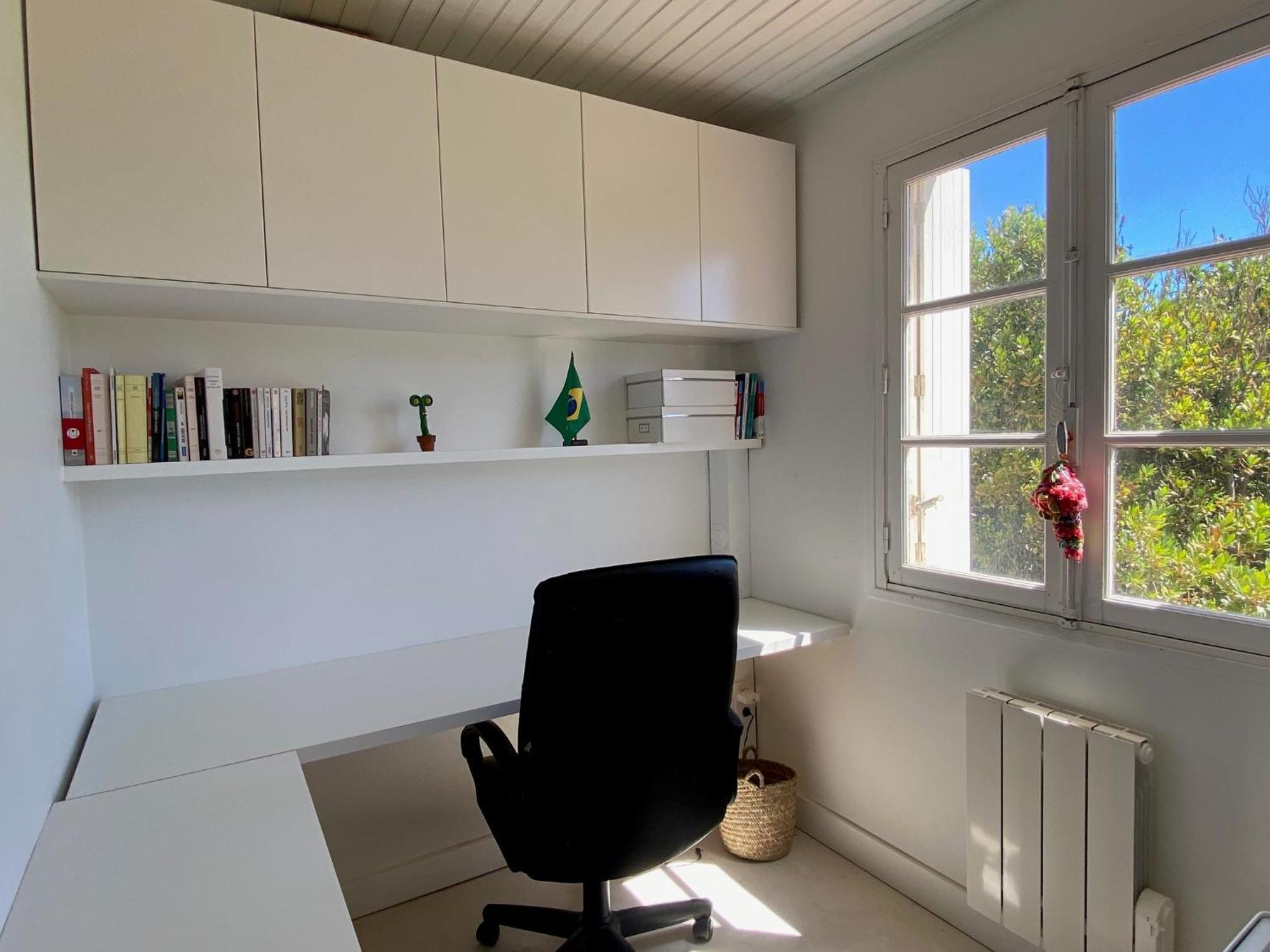 Maison 300 M De La Avec Un Bel Exterieur *